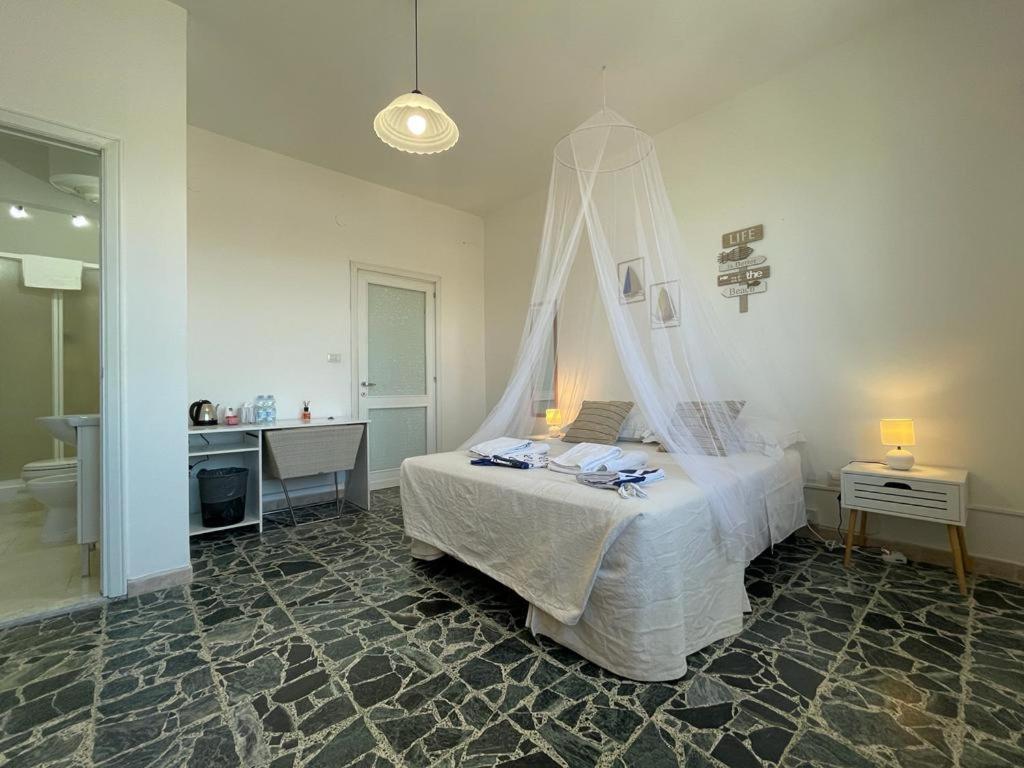 C3 - Iun R5385 Hotel Каляри Екстериор снимка